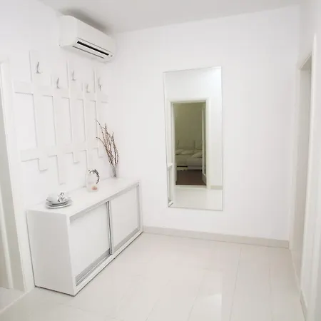 Nakir Apartment *