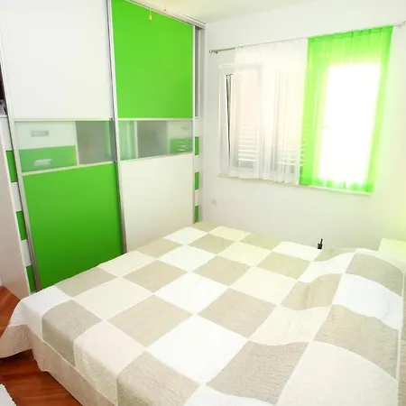 Nakir Apartment *
